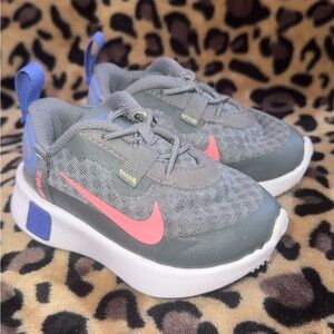 Nike Toddler Gray and Pink Sneakers